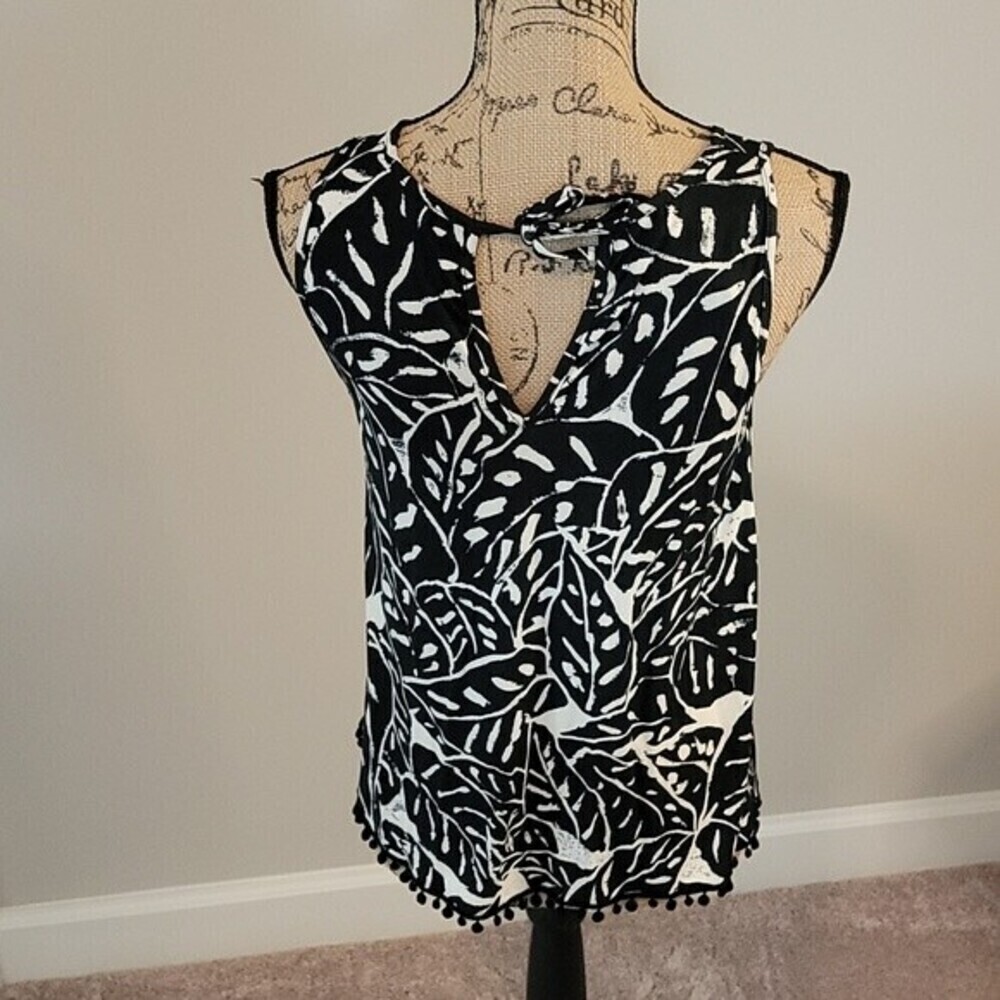 NWOT Three Dots floral tank with pom pom trim - Picture 4 of 5